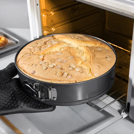 18cm Round Cake Tin – Non-Stick Carbon Steel Baking Pan for Cakes, Cheesecakes & Desserts